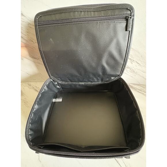 BÉIS Travel Makeup Organizer Black Cosmetic Case, Holiday Gift For Beauty Lover - Picture 6 of 8